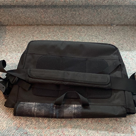 Unisex Quicksilver Messenger/Laptop Bag 12Hx16Lx5D - Picture 10 of 10